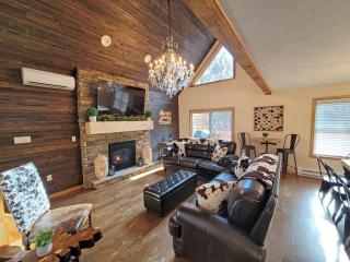 Swept Away Chalet - Luxurious NEW 6 BR Home Sleeps 16 Hot Tub Linens and Towels - Albrightsville - 4