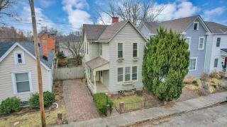 The Schumacher Cottage- 2 BR w Parking & Yard - Columbus - 0