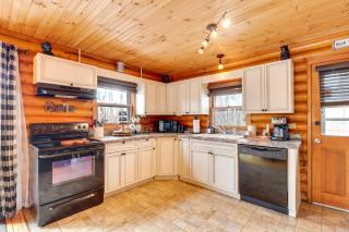 Hot Tub and Fire Pit Albrightsville Log Cabin! - Albrightsville - 2