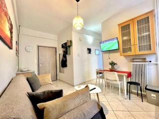 Modern & Quiet 4th Floor Flat - 3' from Metro - 8