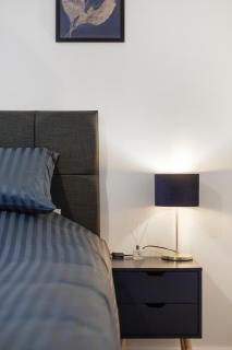 Deluxe 2-Bedroom Serviced Apartment with Free Parking - 5
