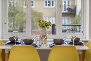 Deluxe 2 bed flat w/free parking - 7