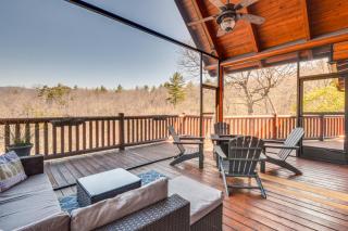 Wooded Cabin Mtn Views, Hot Tub and 2 Decks! - Sapphire - 8