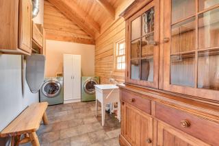 Wooded Cabin Mtn Views, Hot Tub and 2 Decks! - 3