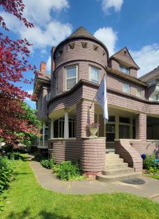 The Kings Throne Inn and Guest House - Toledo - 0