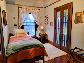The Kings Throne Inn and Guest House - Toledo - 9