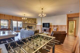 Wooded Cabin Mtn Views, Hot Tub and 2 Decks! - Sapphire - 9