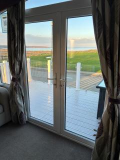 3 BEDROOMED CARAVAN WITH AMAZING SEA VIEWS! - Scarborough - 9