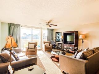 Huge Yacht Waterfront Paradise 15000sf Pool Hot Tub - 4