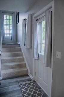 2 bed, 2 story, In-law suite in rear of main house - Bellevue - 5