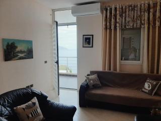 Marina Chic Apartment - 4