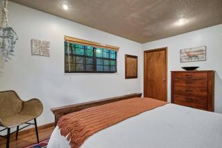 NEW HOT TUB! Secluded 3 Bed Cabin in Pigeon Forge - 8