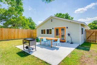 2 Kings Hot Tub Modern Cottage Hill Country - 6