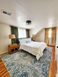 Chic Spacious Apt Near Attractions/Food/EWR/NYC - 3