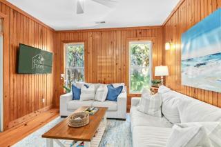 Chasing Waves Luxury Edisto Home 3 mins to Beach - Edisto Island - 1