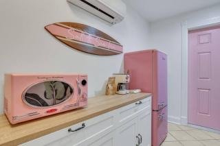 Salt & Sea Inn Unit A-1 Bed 1 Ba Condo w/Pool - Tybee Island - 2