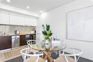 Lux Waterfront at Habour Lights I prime location Pool, Gym & Sauna - 2