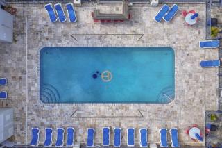 The Sea and Breeze 1 Bed Condo with Pool Steps to Beach - 8