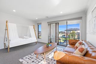 Point Cook's Spacious and Comfy 4BR/3BA Haven! - 1