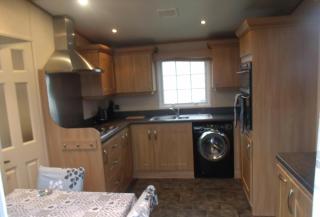 Great 4 Berth Caravan For Hire In Suffolk At North Denes, Ref 40149Nd - Lowestoft - 5