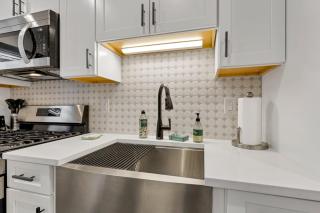 The Worthington - 3 BR 2 5 Bath and Parking - 7