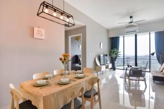 A Stylish & Comfy 2BR KLGCC Apt Free Parking - Kuala Lumpur - 4