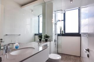 A Stylish & Comfy 2BR KLGCC Apt Free Parking - Kuala Lumpur - 3