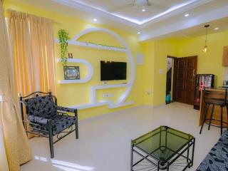 1 Bed Apartment Sleeps 2 - Pool Parking Balcony - 3