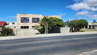 Stonehouse on Main - 7