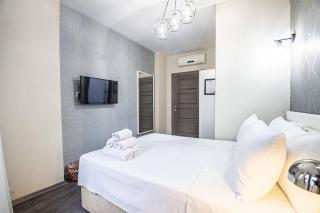 Deluxe Double Room 4 - 9