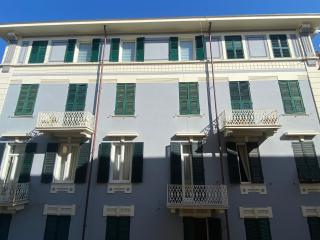54 ROSSELLI ROOMS - La Spezia - 2