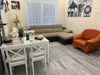 Relax Island Family Friedly Apartment - Budapest - 9