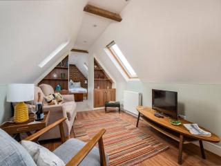 Pass the Keys Tranquil Chilterns Farm Hideaway - Little Missenden - 0