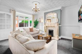 Luxurious 3 Bedroom House with Parking 73B - Top Rated - Netflix - Wifi - Smart TV - 0