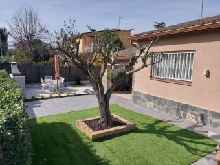Cerca de Barcelona, y entre tres Parques Naturales, casa de 4 habitaciones y 2 baños con piscina, barbacoa y chimenea - 8