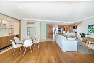 3 bedroom luxurious and spacious apartment one street away from beach - 1