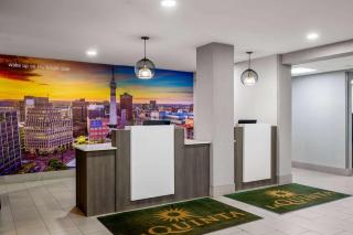 La Quinta Inn by Wyndham Indianapolis Airport Executive Dr - Indianápolis - 7