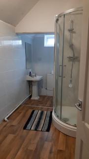 One Bedroom Flat with on premises parking - 7