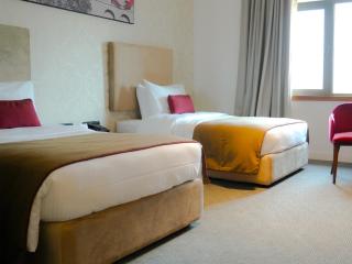 Ramada Hotel & Suites by Wyndham Erbil 32 Park - Arbil - 3