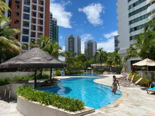 Flat com VISTA de CINEMA para Praia da BARRA da Tijuca - 5 min da PRAIA - Ar Condicionado, Portaria 24h, Wi-Fi 500 Mbps, Piscina, Academia, Sauna, Quadra de Tênis - 2