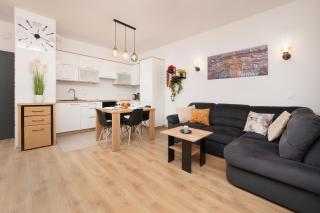 Modern Apartment with Parking & Near Manufaktura in Łódź by Noclegi Renters - Łódź - 9