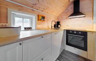 2 Bedroom Cozy Home In Finnås - - 6