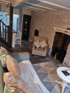 Little Cottage, Big Character - Pontypridd - 0