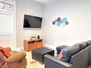 E1 Centrally located in Carytown fully fenced - 4