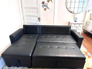 E1 Centrally located in Carytown fully fenced - 3