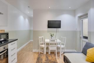 2 Bedroom Apartment for up to 6 Nr Centre - 4