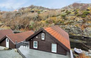 2 Bedroom Cozy Home In Finnås - - 0