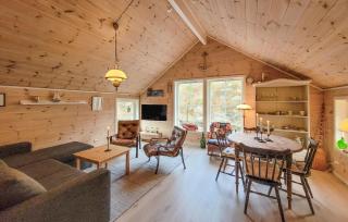 2 Bedroom Cozy Home In Finnås - - 9