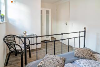 Wohnung 4 - - 1