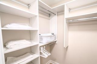 Apt with Gym and Pool - 5